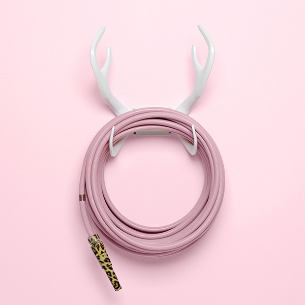 Tuyau D'Arrosage Dusty Rosé avec Lance d'arrosage Leopard et Support Mural Deluxe (vendus séparément) Garden Glory JardinChic Tuyau D'Arrosage Dusty Rosé avec Lance d'arrosage Leopard et Support Mural Deluxe (vendus séparément) Garden Glory JardinChic