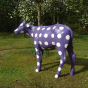 Standbeeld Kalf Violet Met Witte Polka-dots