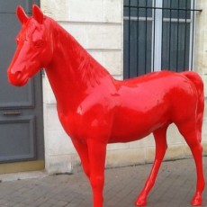 Standbeeld Paard Rood Gelakt