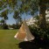 Zwevende tent Cacoon witte natuurlijke sfeer Hang-out JardinChic tuin